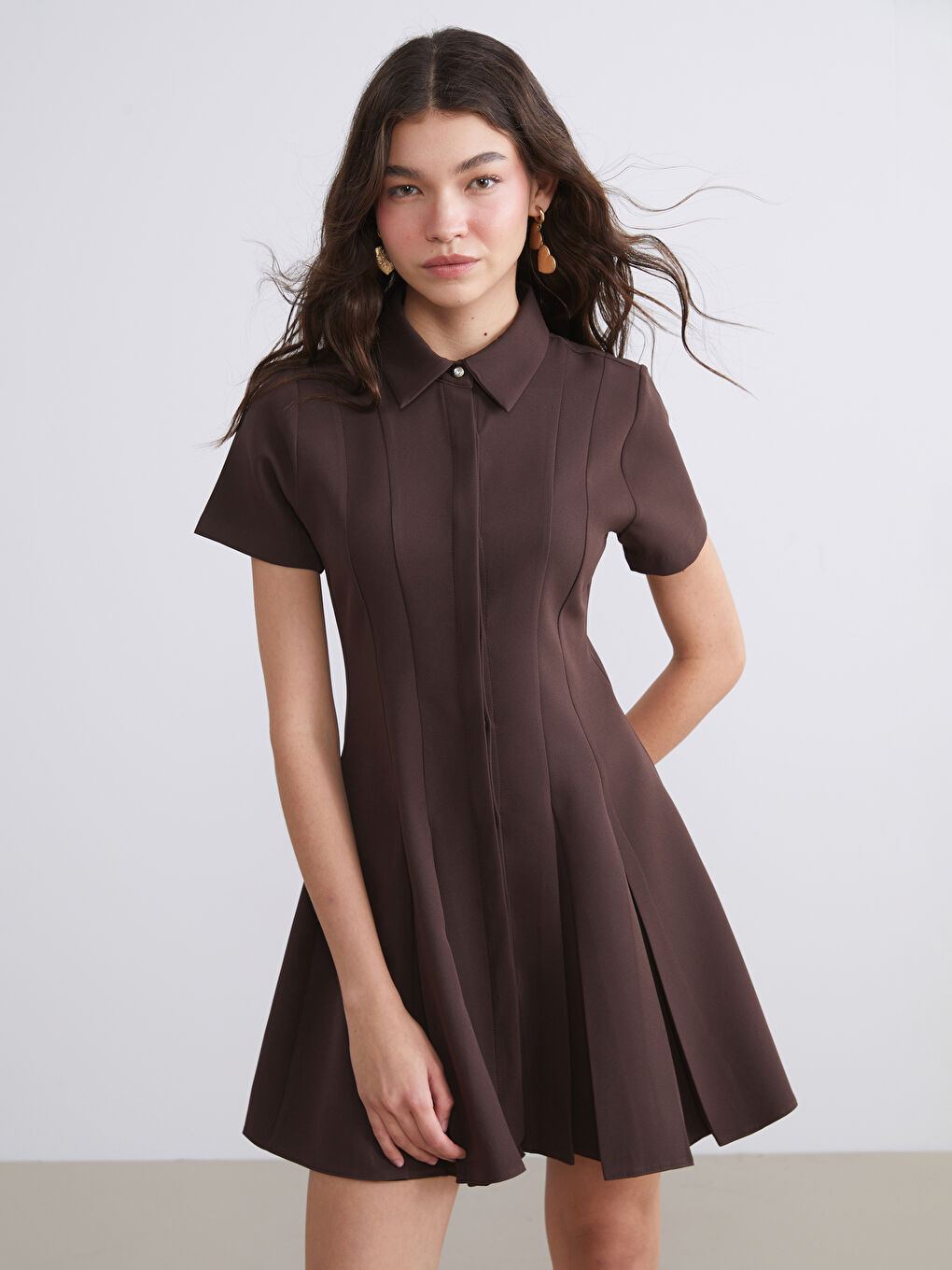 Kahverengi Gömlek Yaka Pileli Mini Elbise-3