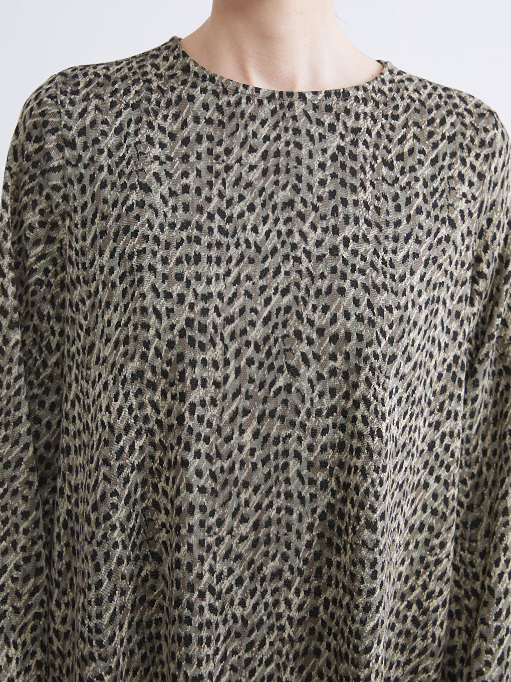 Plus Size Crew Neck Patterned Dress-3