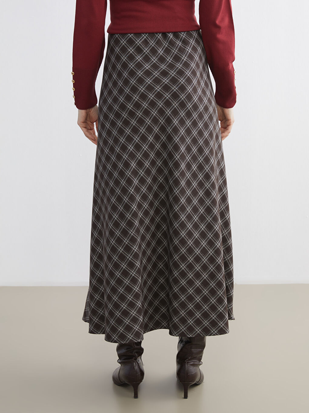 Kahverengi Beli Fermuarlı Baklava Desenli A Kesim Etek-3