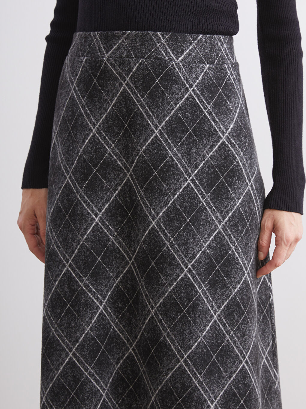 Woman BLACK Skirt-2