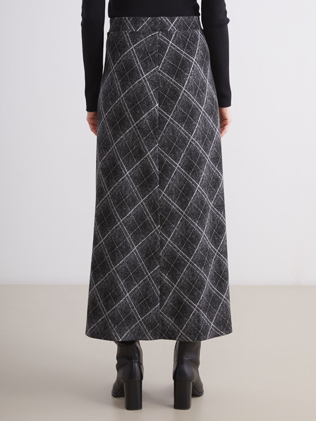 Woman BLACK Skirt-3