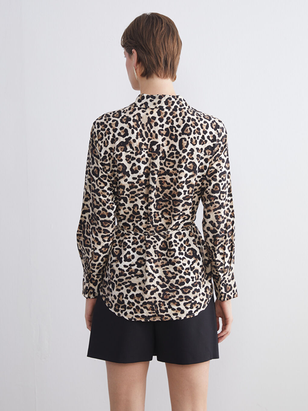Kahverengi Büyük Beden Leopar Desenli Kadın Gömlek-5
