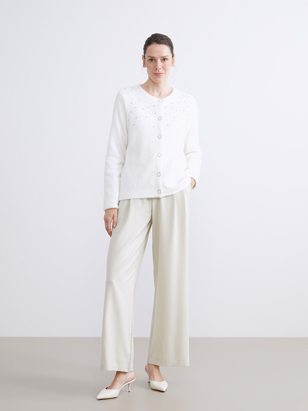 Ekru Bisiklet Yaka Taşlı Kadın Triko Hırka-1