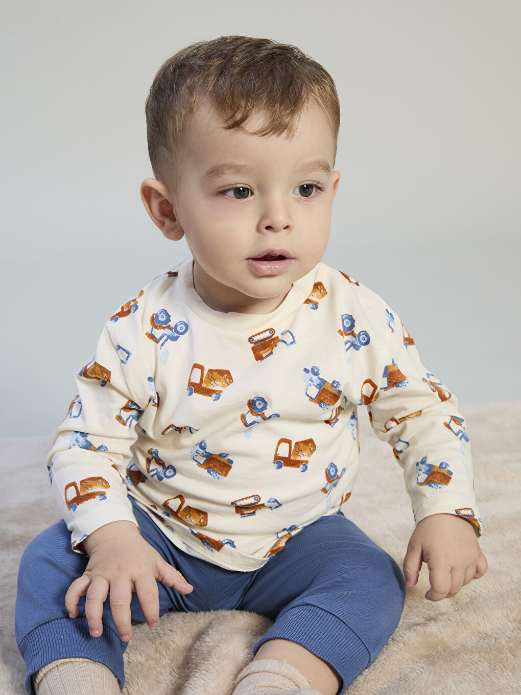 Ekru Bisiklet Yaka Erkek Bebek Tişört ve Eşofman Altı-1