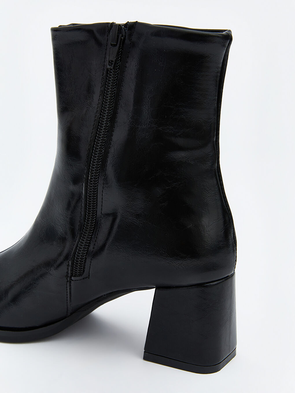 Siyah Süet Görünümlü Kadın Topuklu Bot-5