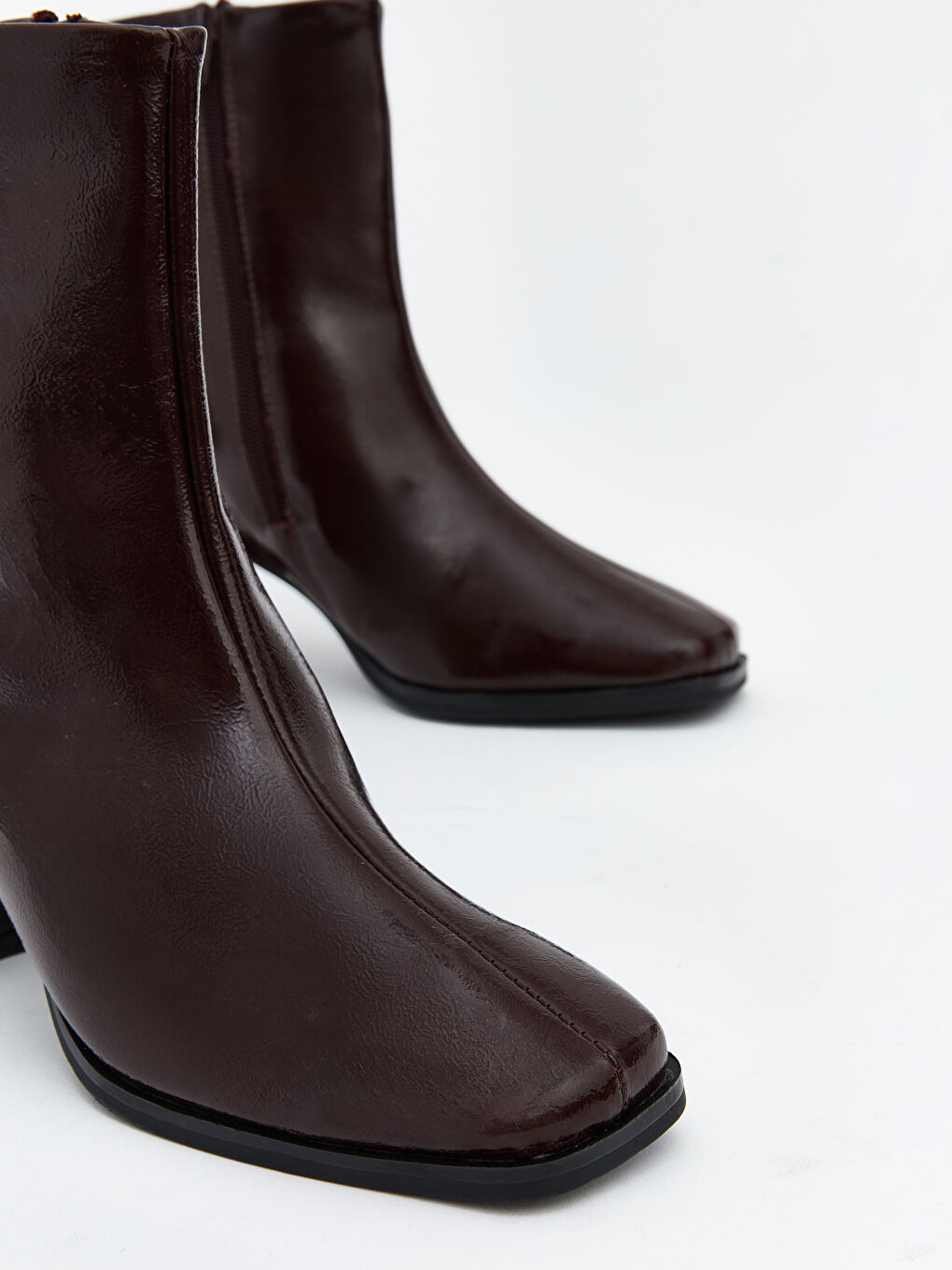 Bordo Deri Görünümlü Kadın Topuklu Bot-2