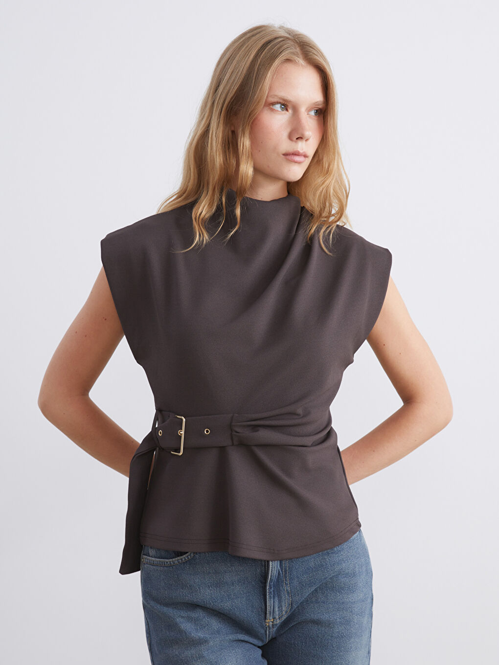 Kahverengi Dik Yaka Kemerli Bluz