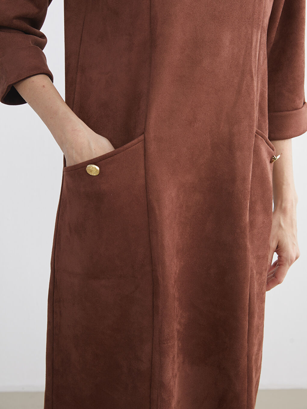 فستان بني امرأة-2