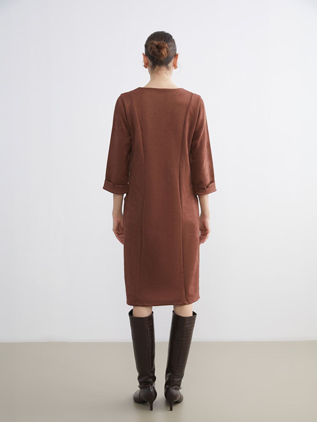 فستان بني امرأة-3