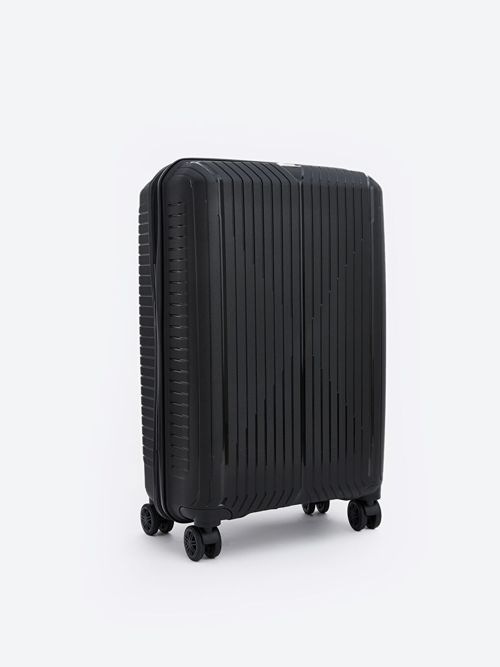 Siyah Kilit Detaylı Orta Boy Valiz