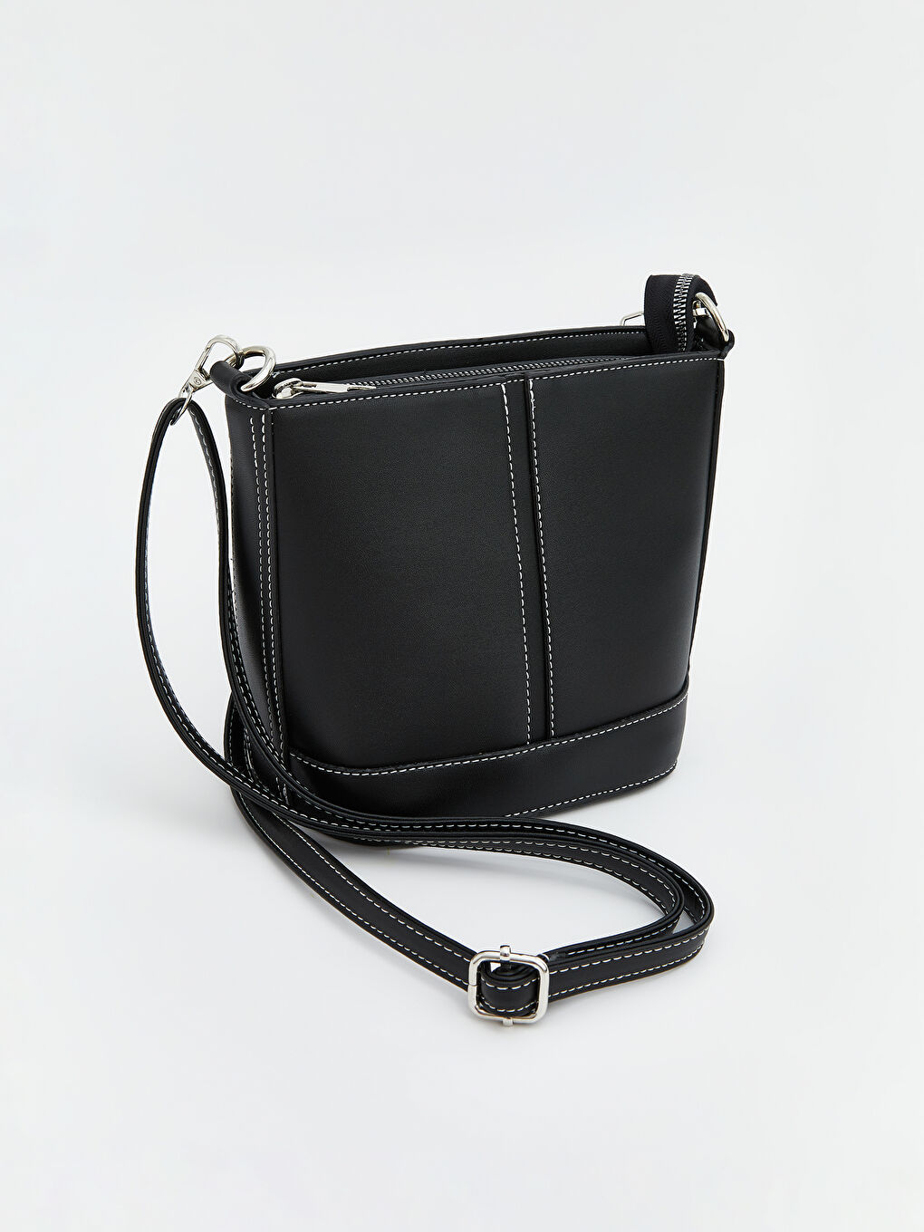 Siyah Deri Görünümlü Kadın Omuz Çantası-1