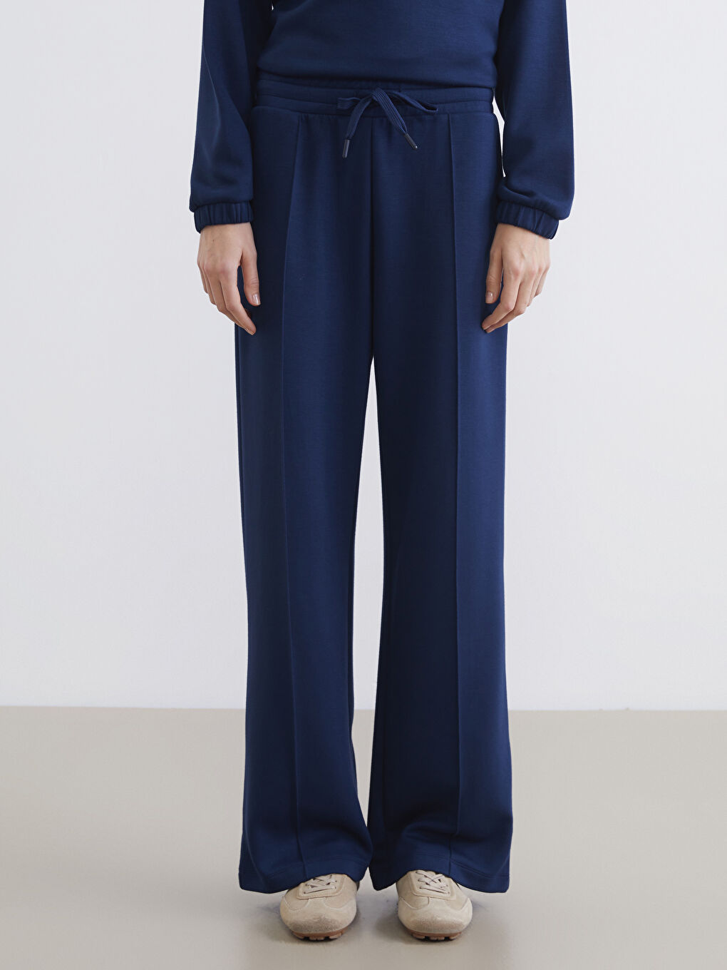 بنطلون رياضي واسع الأرجل بخصر مرن للسيدات-1