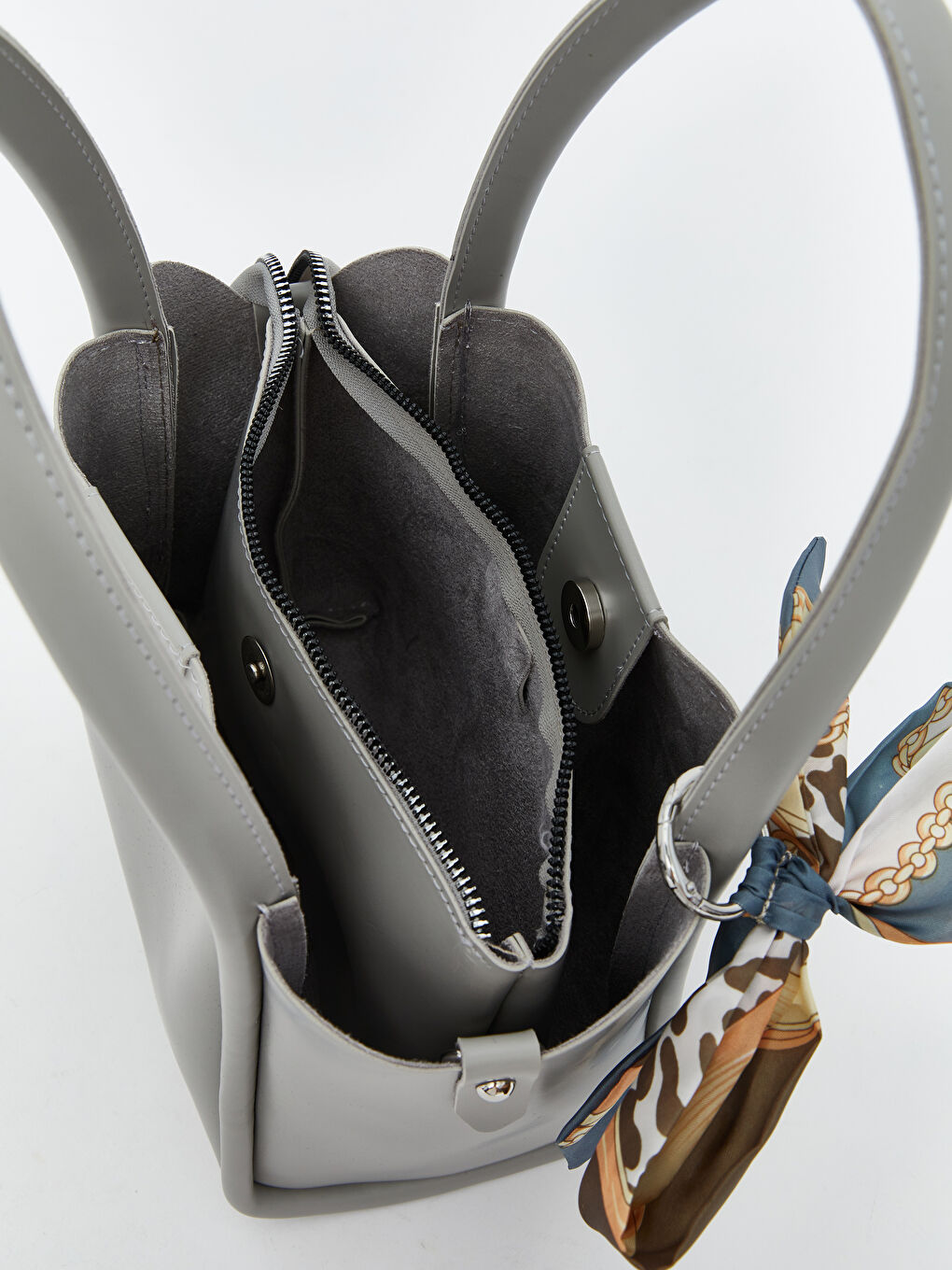 Gri Fular Detaylı Kadın Omuz Çantası-5