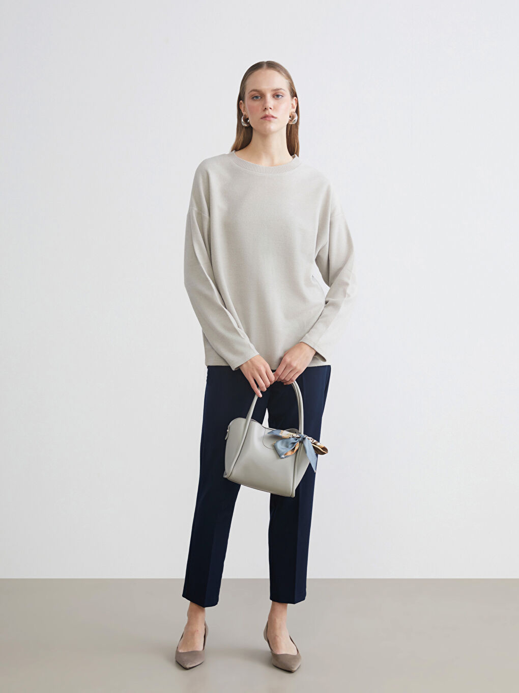 Gri Fular Detaylı Kadın Omuz Çantası-1