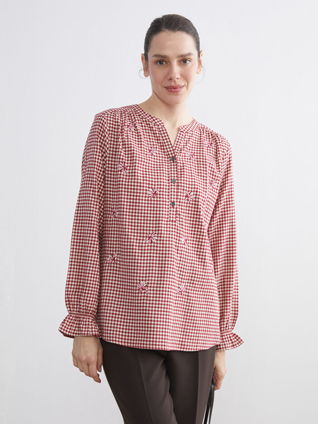 بلوزی یەخەی قردێلەیی گوڵدار