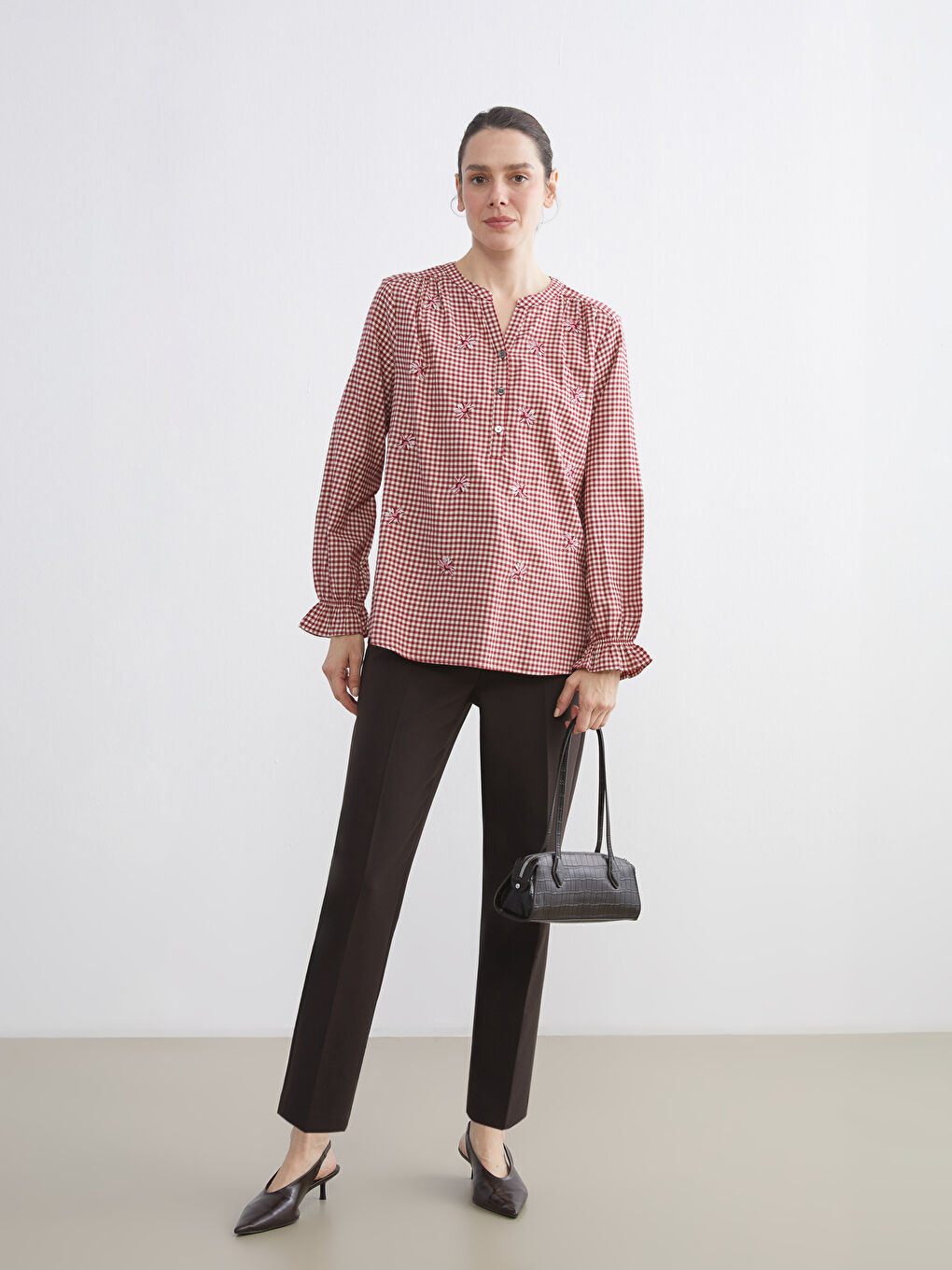 بلوزی یەخەی قردێلەیی گوڵدار-1