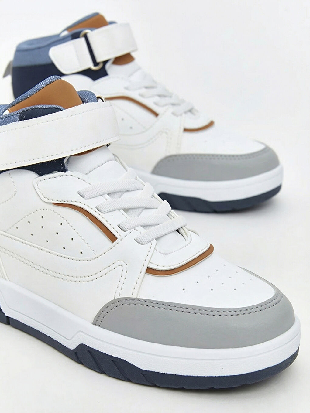 Beyaz Bağcıklı ve Cırt Cırtlı Erkek Çocuk Basketbol Ayakkabı-2