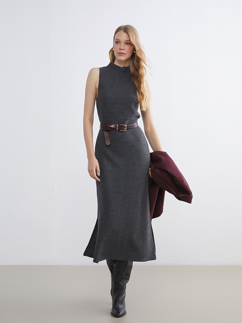 Antrasit Dik Yaka Yırtmaçlı Triko Elbise