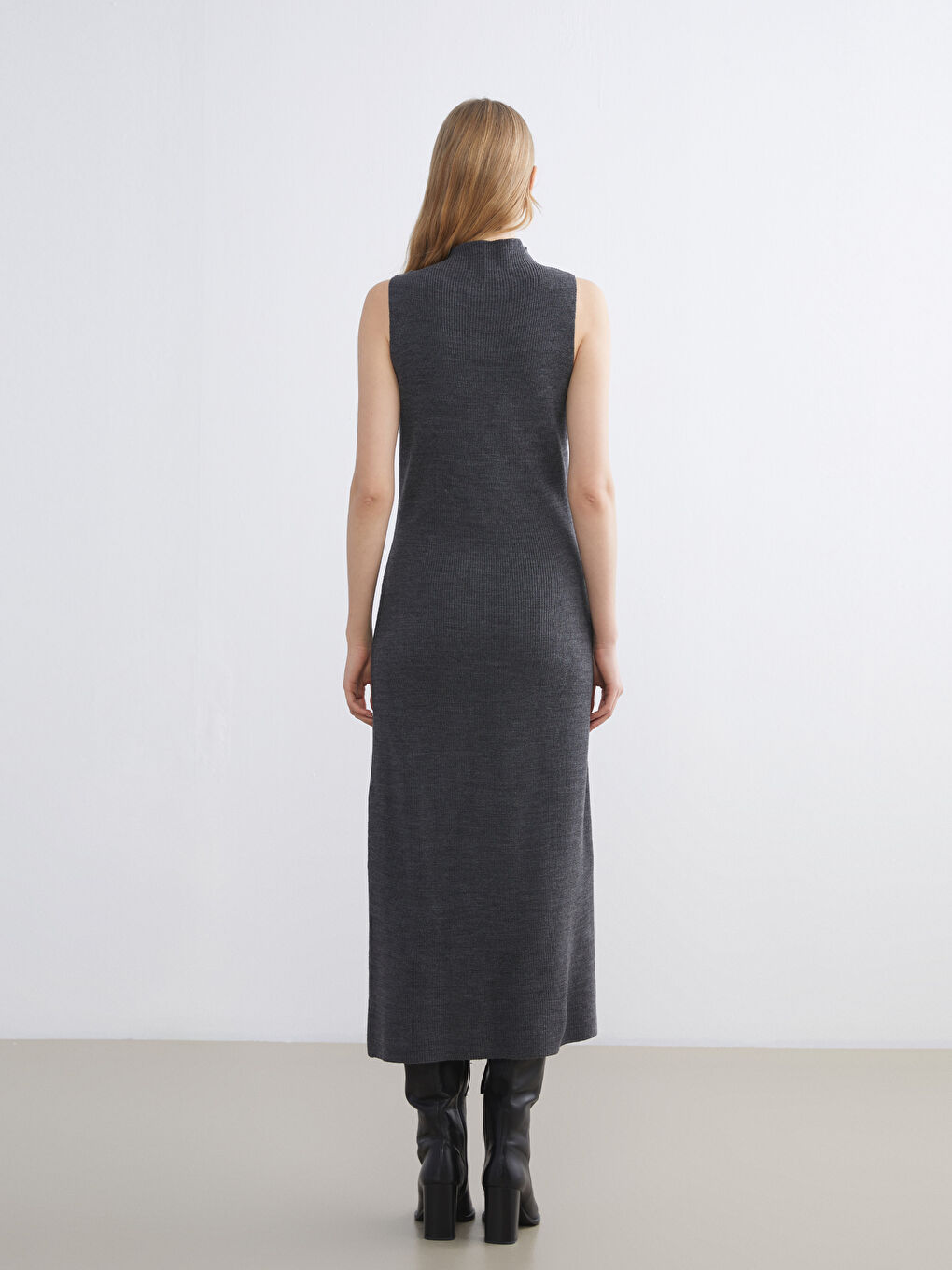 Antrasit Dik Yaka Yırtmaçlı Triko Elbise-3