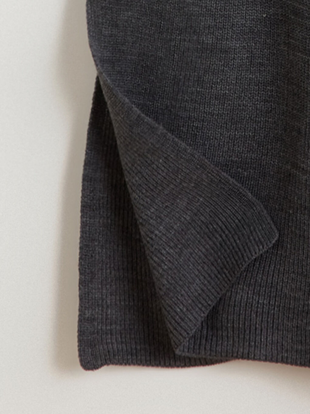 Antrasit Dik Yaka Yırtmaçlı Triko Elbise-5