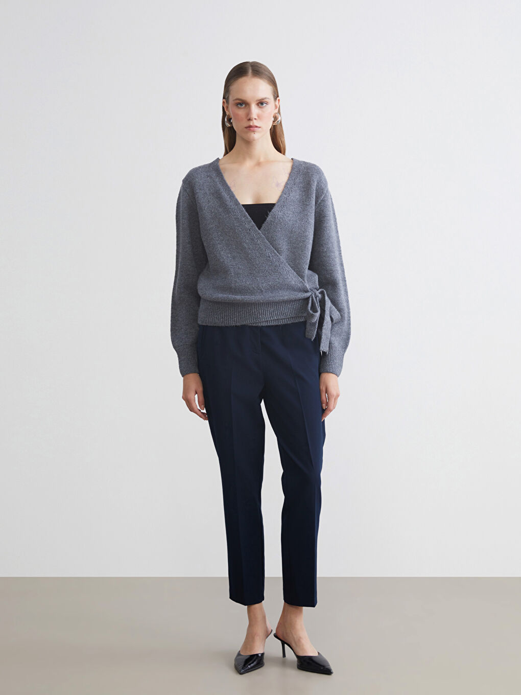 Gri Kruvaze Yaka Kadın Triko Kazak-1