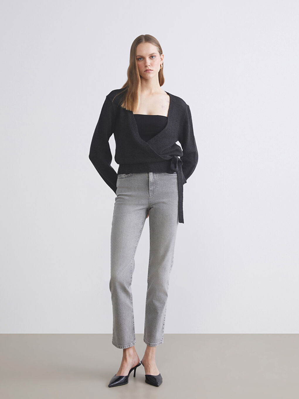 Siyah Kruvaze Yaka Kadın Triko Kazak-1