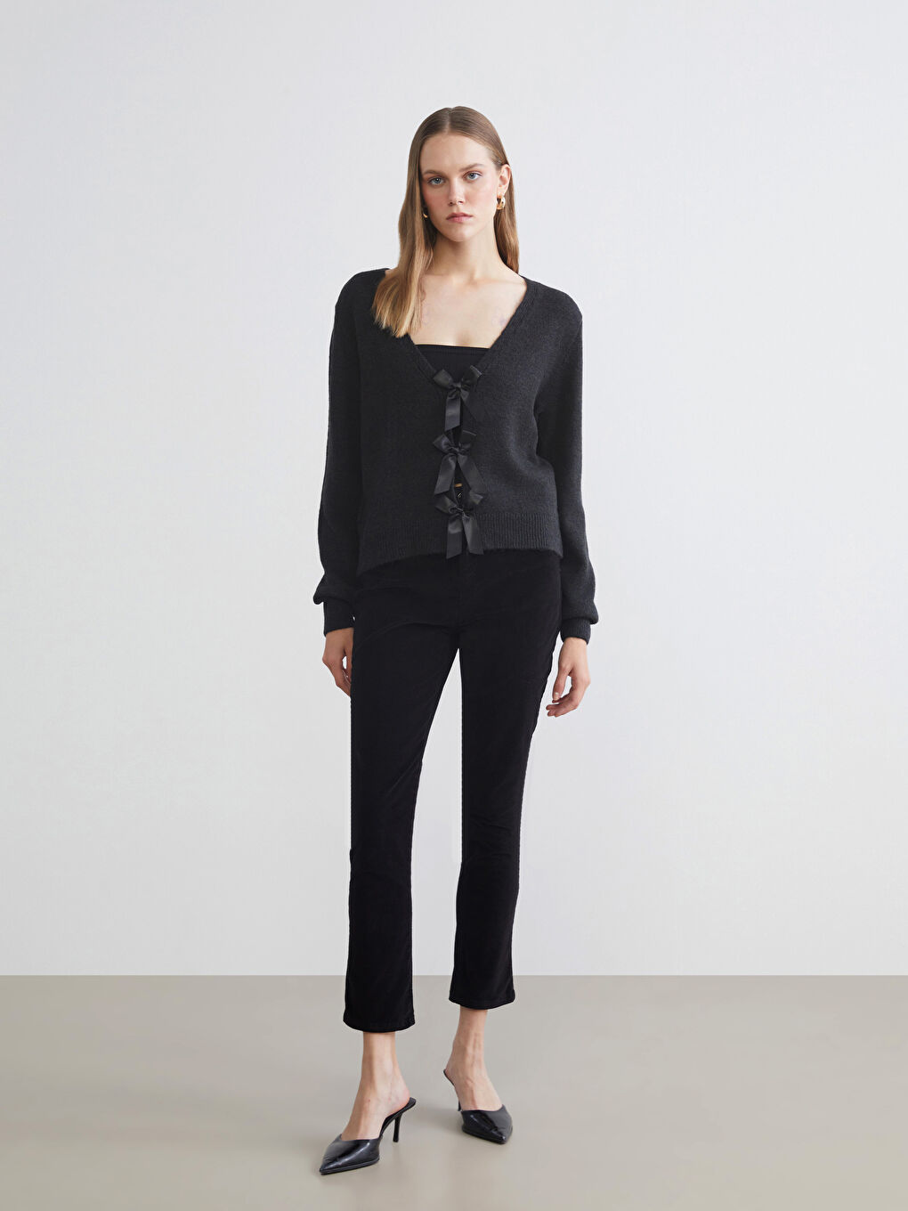 Siyah Fiyonklu Çift Yönlü Kadın Triko Hırka-1