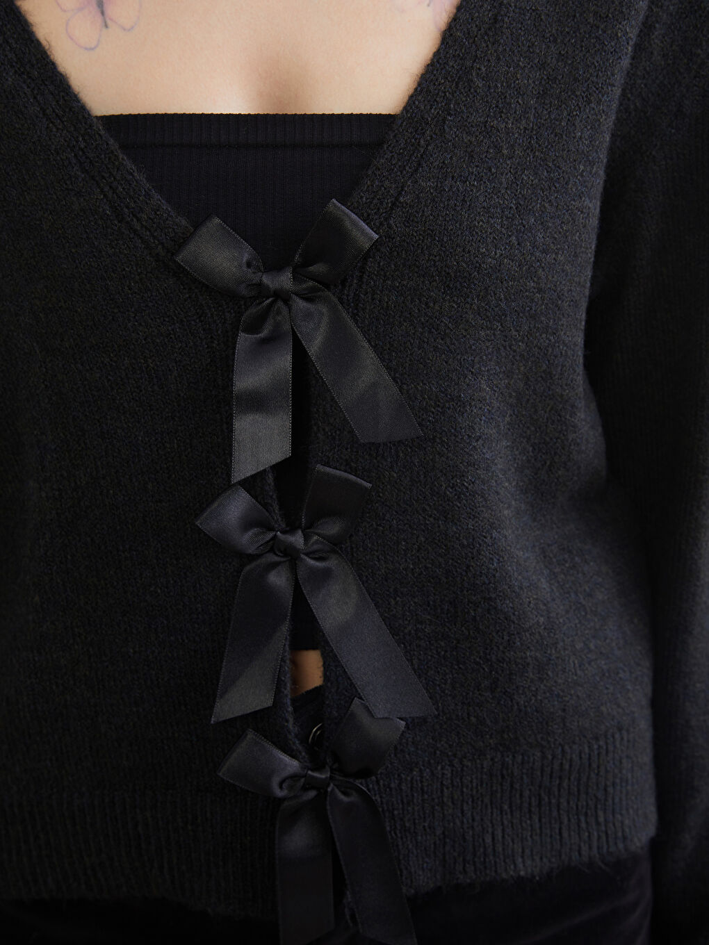 Siyah Fiyonklu Çift Yönlü Kadın Triko Hırka-2