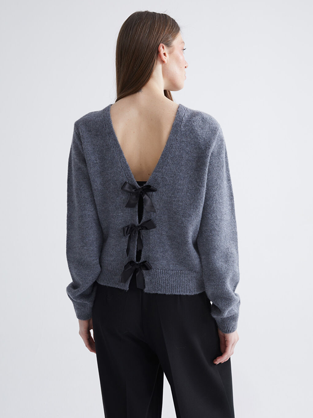 Gri Bağlamalı Yaka Fiyonklu Kadın Triko Hırka