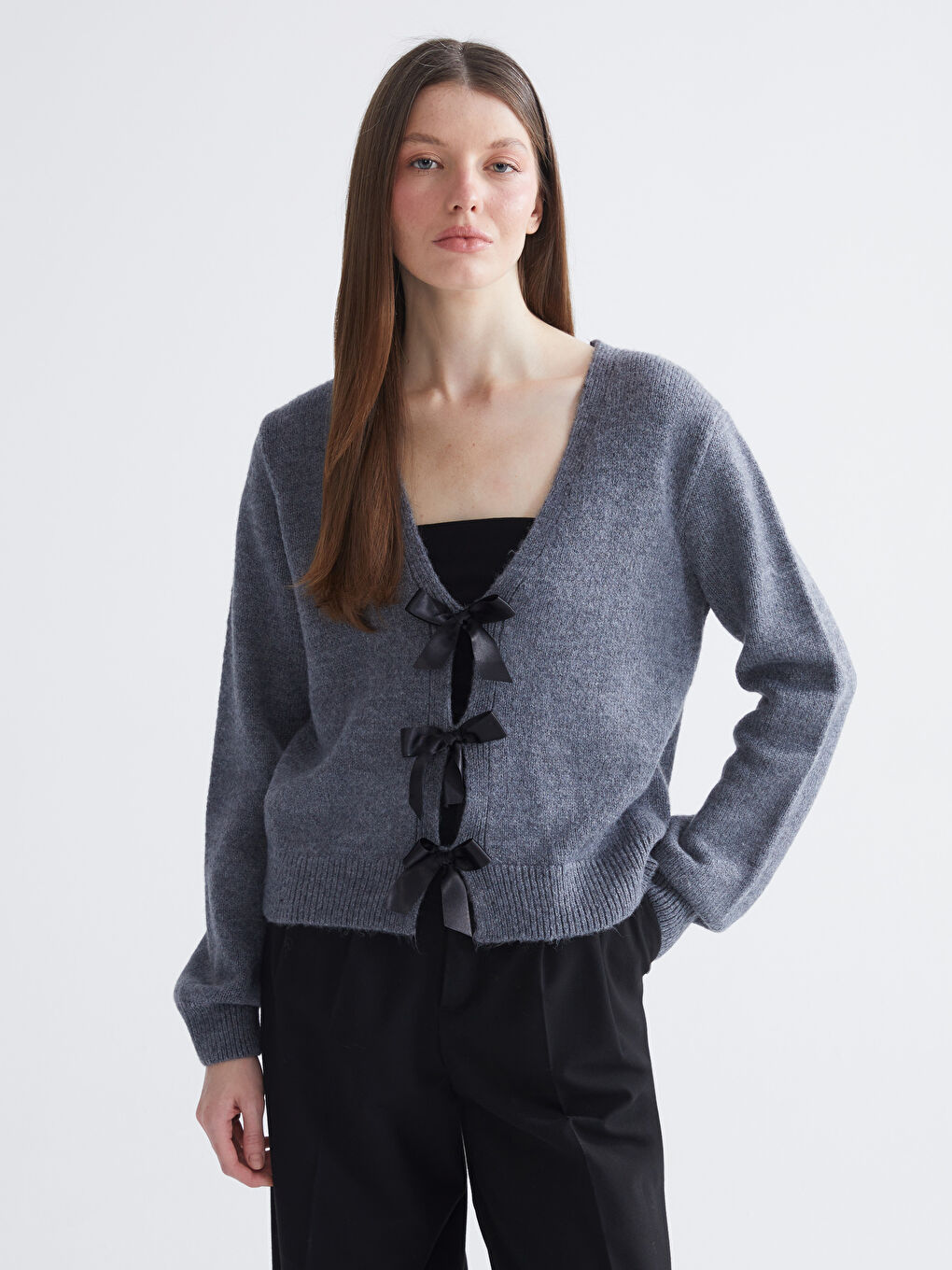 Gri Bağlamalı Yaka Fiyonklu Kadın Triko Hırka-3