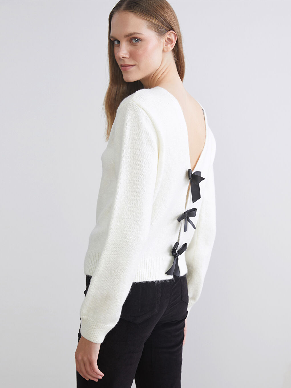 Ekru V Yaka Kadın Triko Hırka