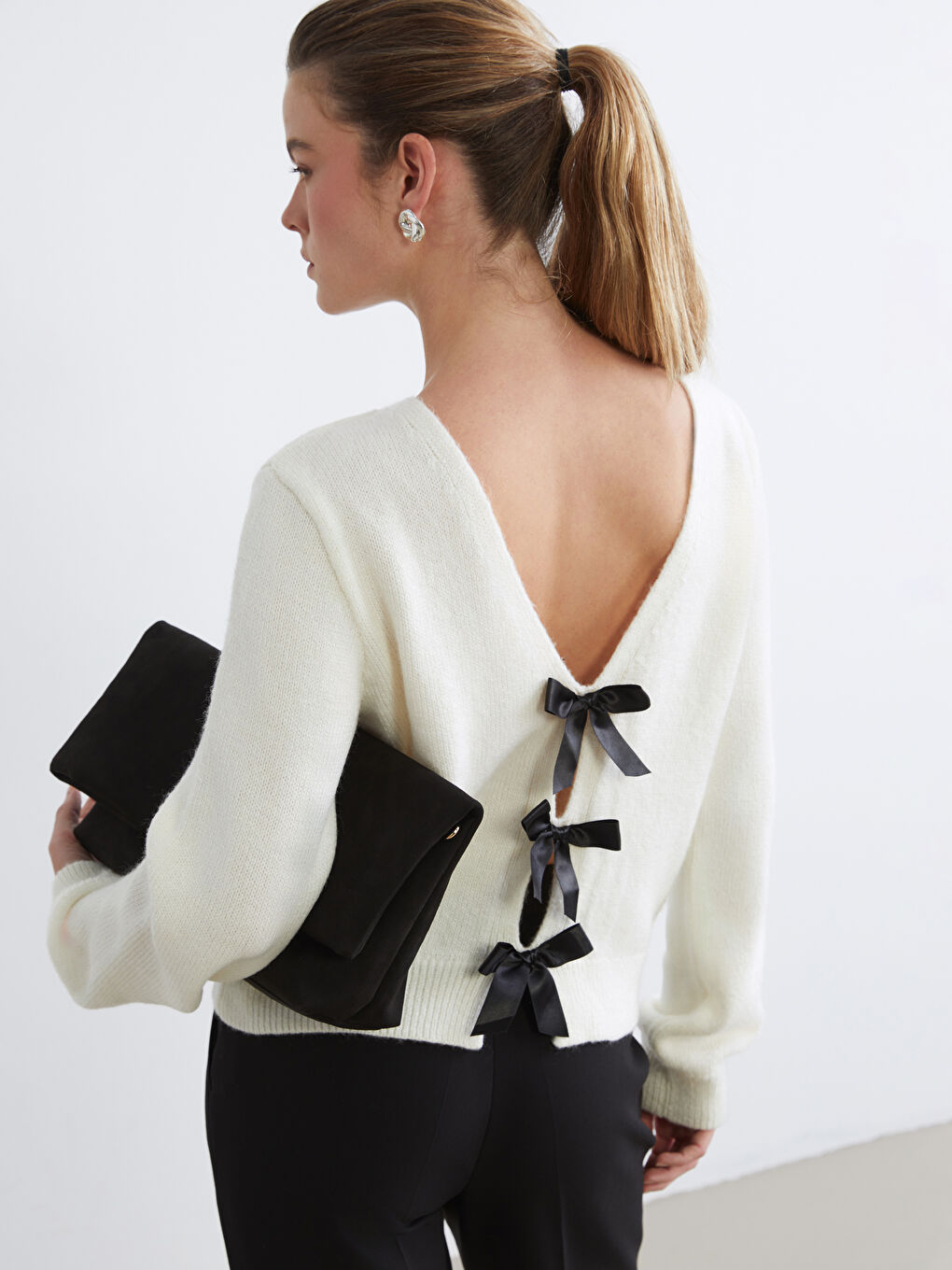 Ekru V Yaka Kadın Triko Hırka-1