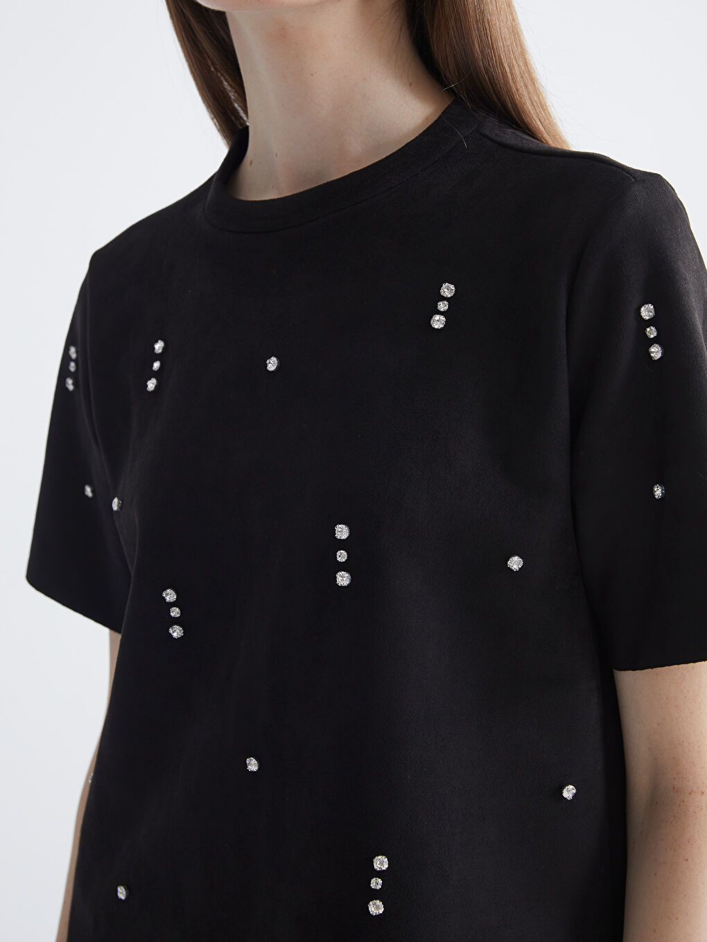 Siyah Bisiklet Yaka Taşlı Süet Görünümlü Bluz-2