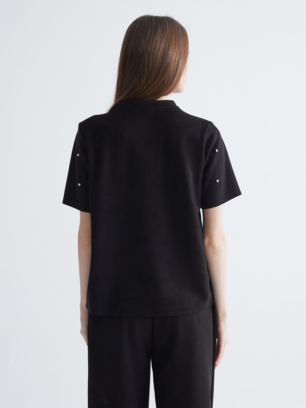 Siyah Bisiklet Yaka Taşlı Süet Görünümlü Bluz-3