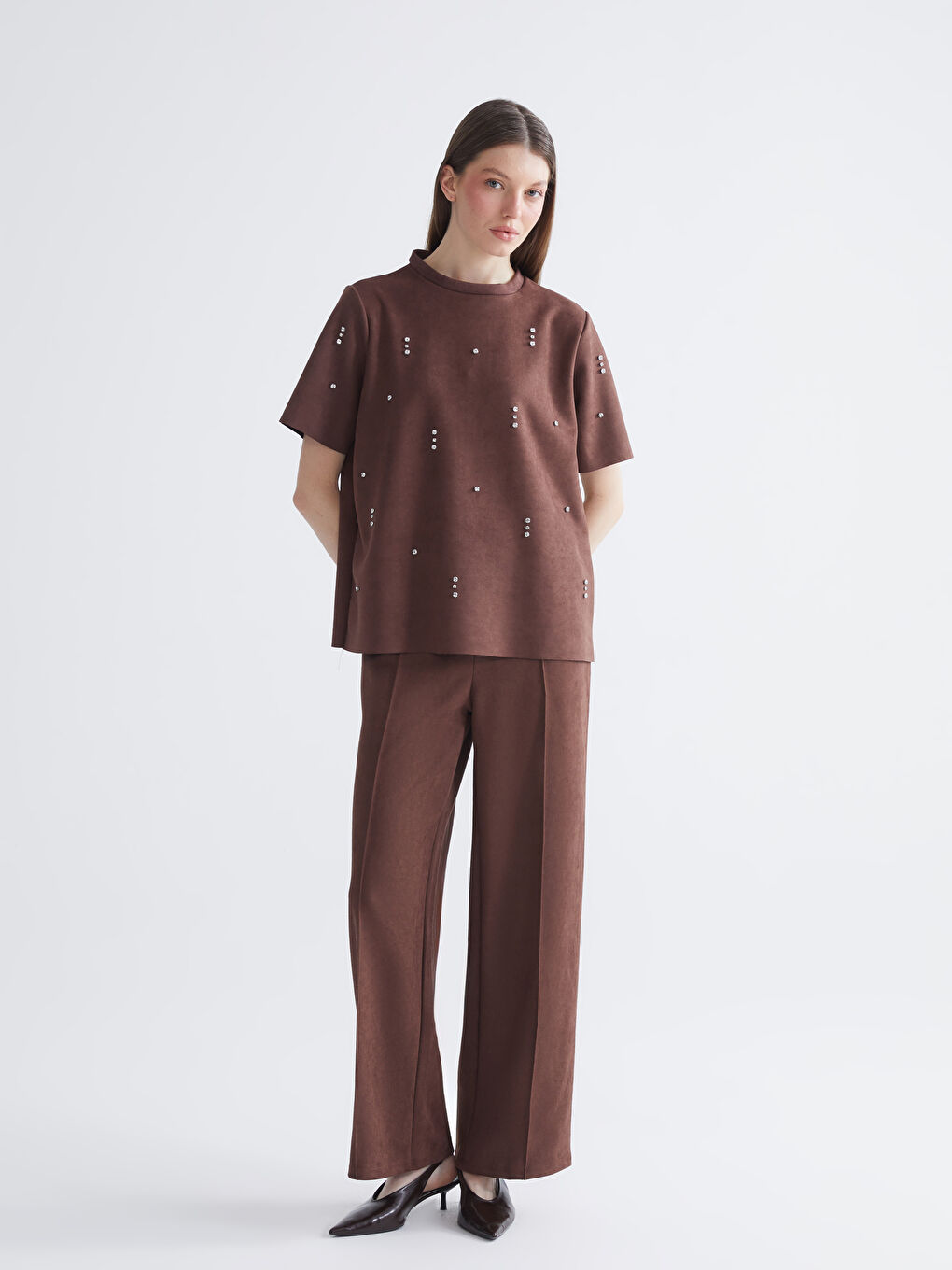 Kahverengi Bisiklet Yaka Taşlı Süet Görünümlü Bluz-1