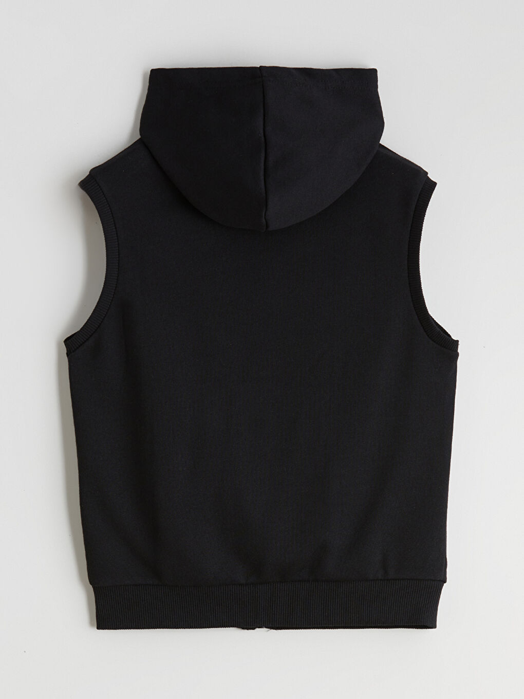 Siyah Kapüşonlu Erkek Çocuk Yelek-2