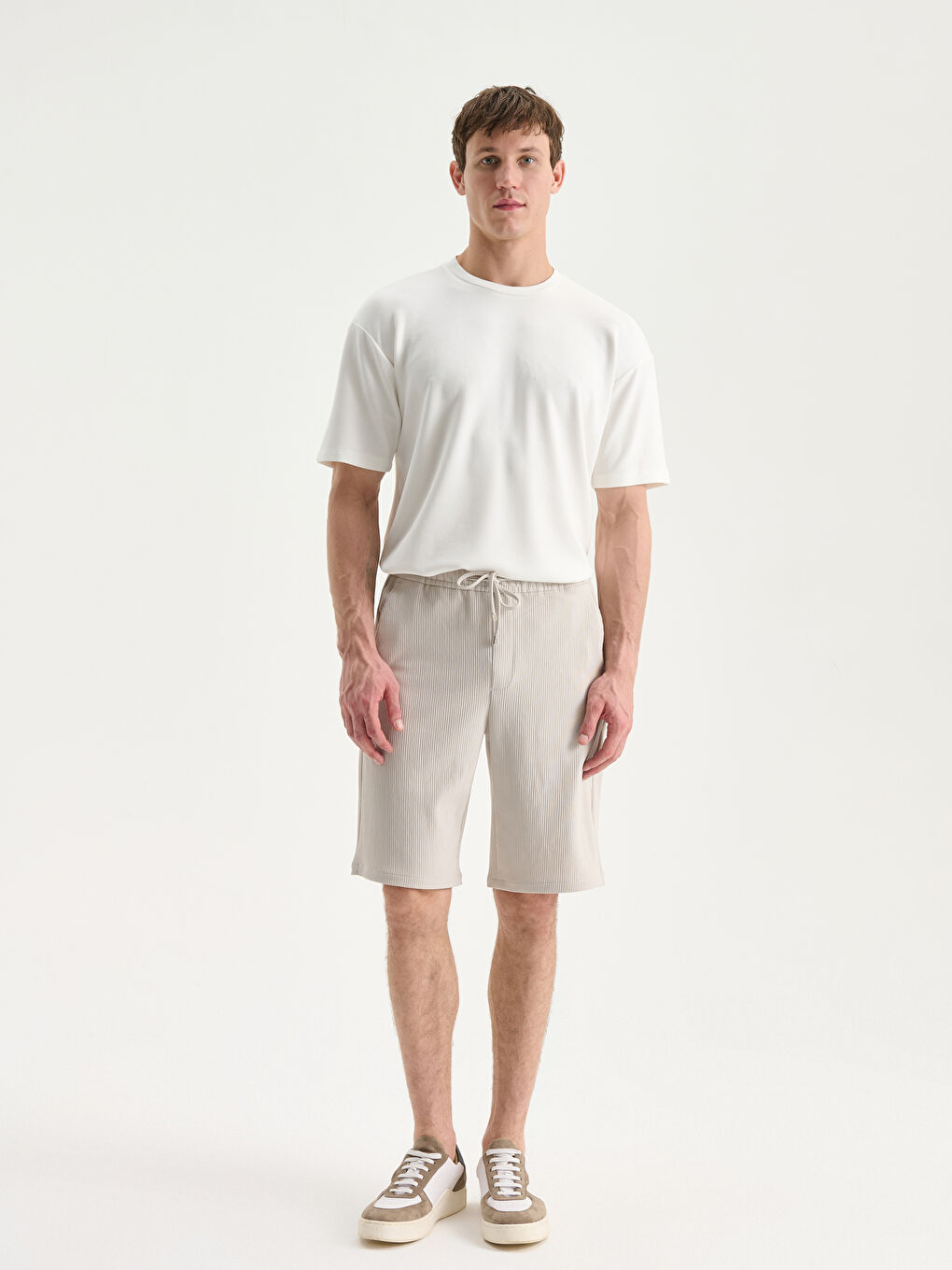 Bej Standart Kalıp Keten Görünümlü Erkek Şort