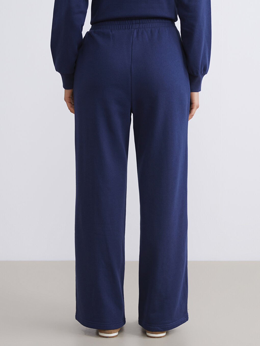 پانتۆڵی ئارەقەی قەبارەی ناوەند بۆ ژنان بە کەمەر لاستیک-3