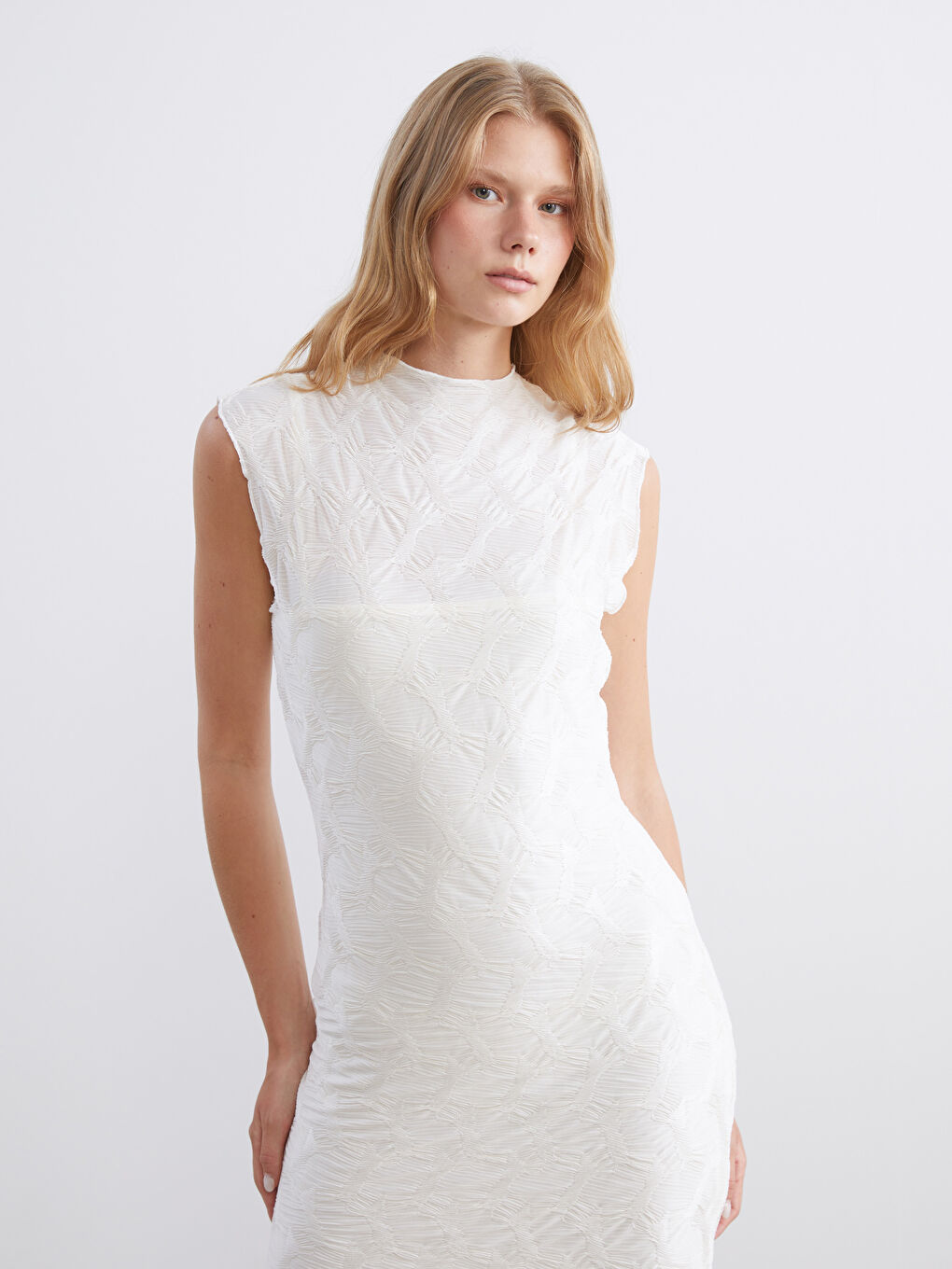 Ekru Dik Yaka Desenli Elbise-1