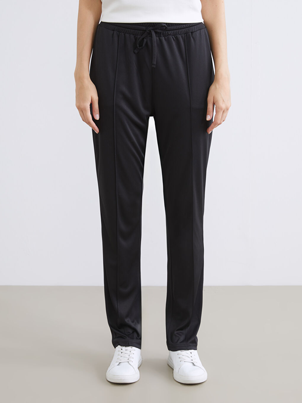 Woman BLACK Sweatpants-1