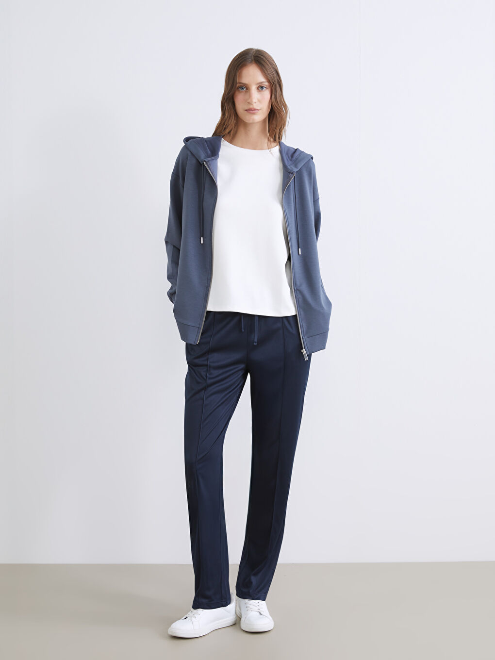 Woman NAVY Sweatpants