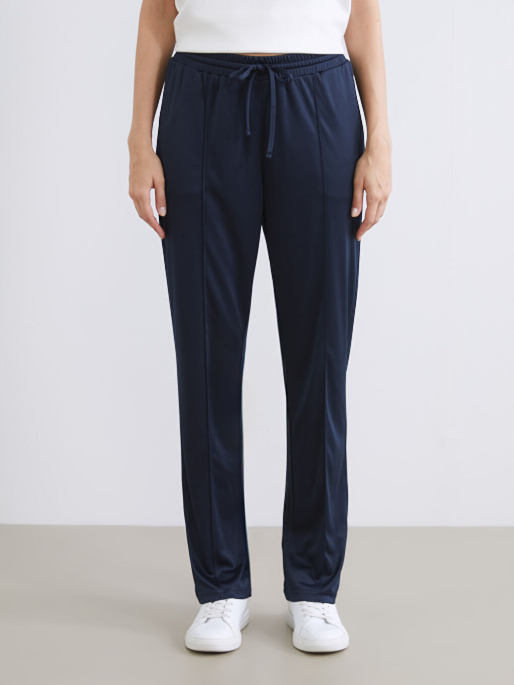 Woman NAVY Sweatpants-1