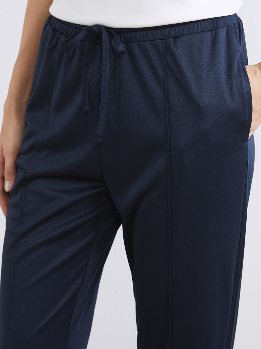 Woman NAVY Sweatpants-2