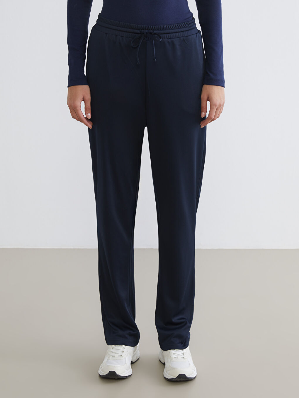 Woman NAVY Sweatpants-1