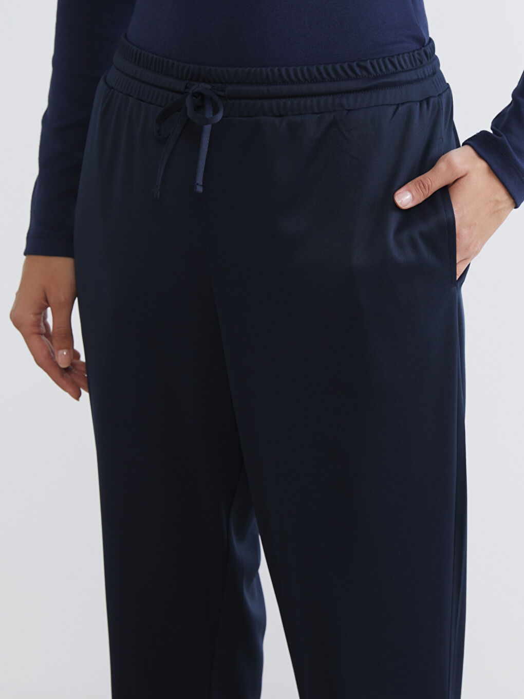 Woman NAVY Sweatpants-2