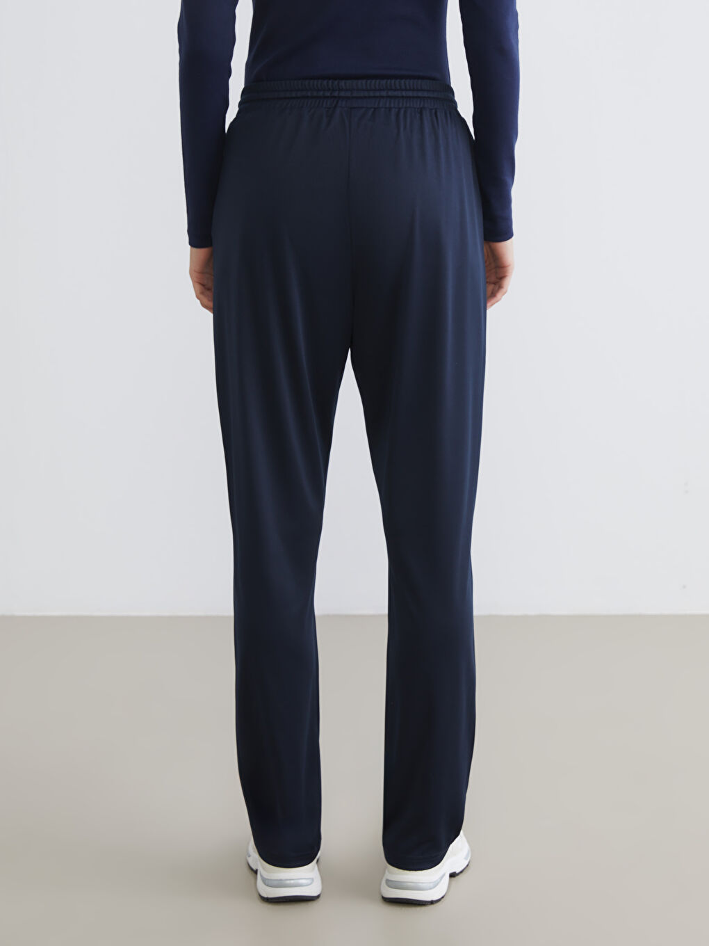 Woman NAVY Sweatpants-3