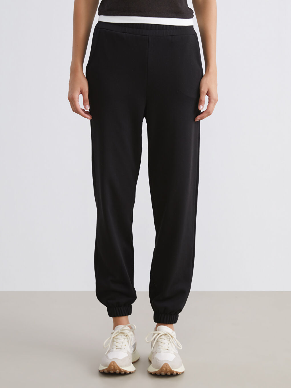 Siyah Beli Lastikli Kadın Jogger Eşofman Altı-2