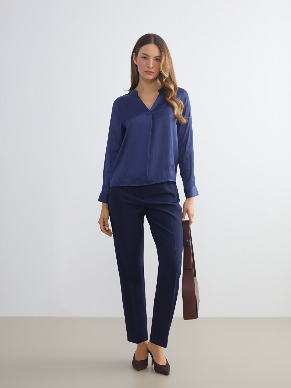 Lacivert Kaçık Yaka Saten Bluz-1