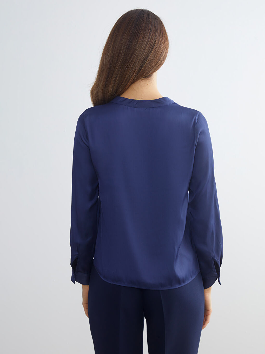 Lacivert Kaçık Yaka Saten Bluz-3