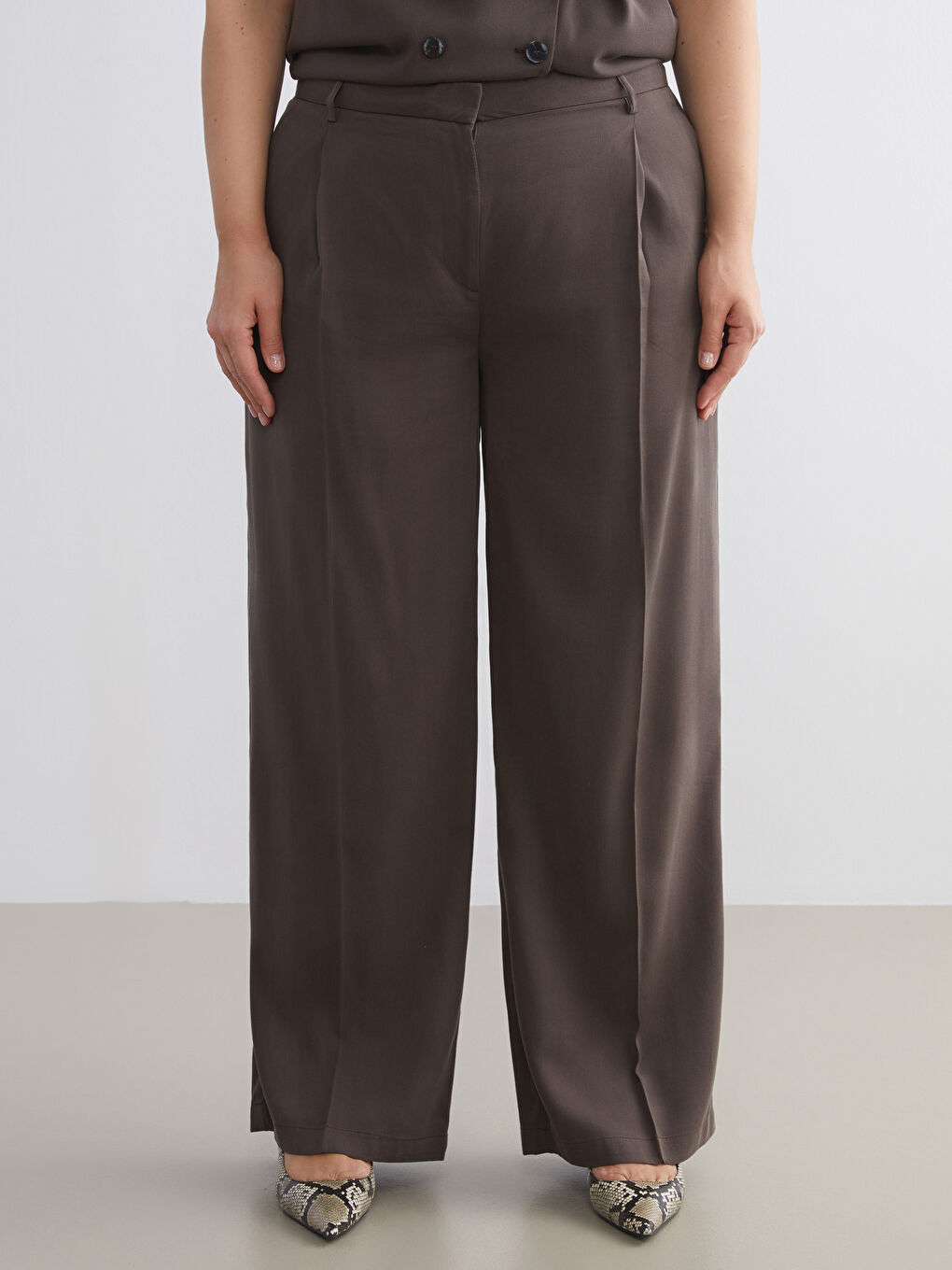 Kahverengi Loose Fit Geniş Paça Kadın Pileli Pantolon-5